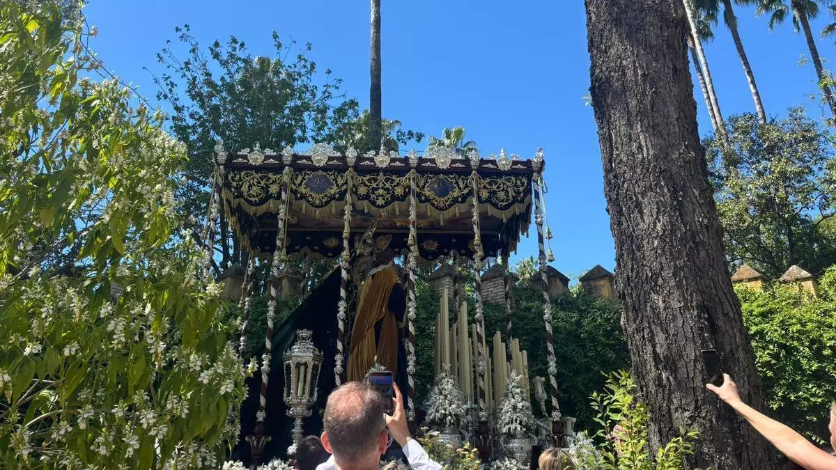 Vídeo | La Virgen del Sol transcurre por los Jardines de Murillo