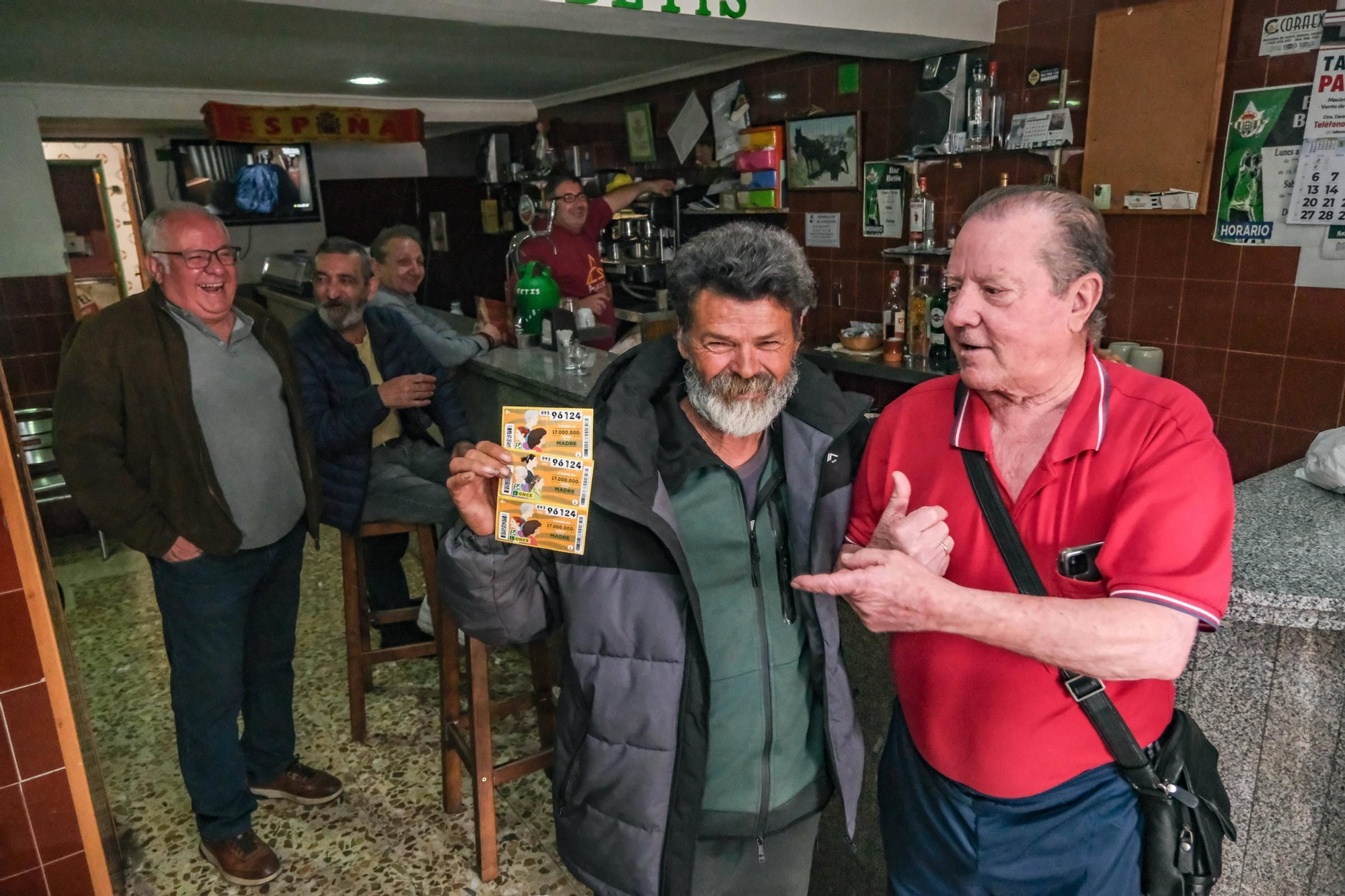 Lluvia de millones en el barrio de San Roque por el sorteo del Día de la Madre de la ONCE