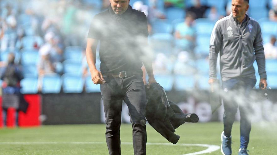 Coudet, antes del inicio de un partido en Balaídos. | // MARTA G. BREA