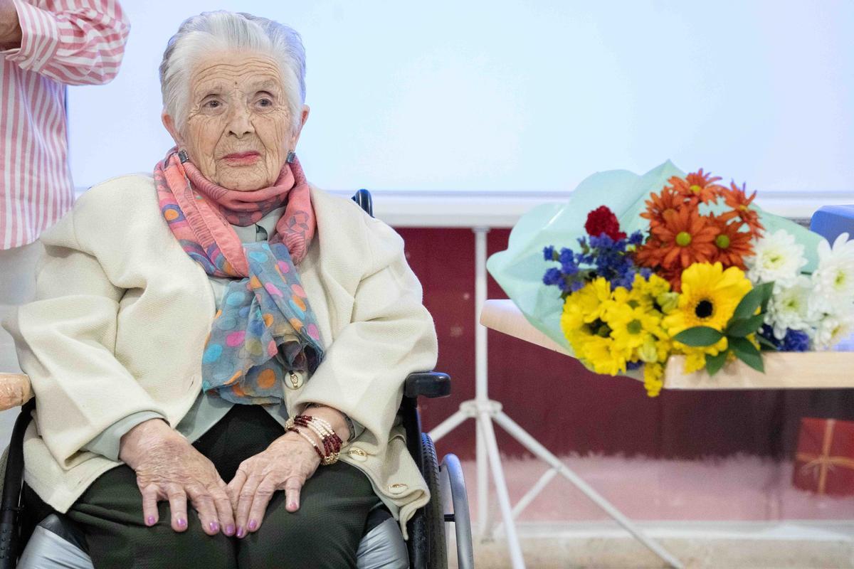 La capital extremeña cuenta con una nueva vecina que llega al siglo de vida.