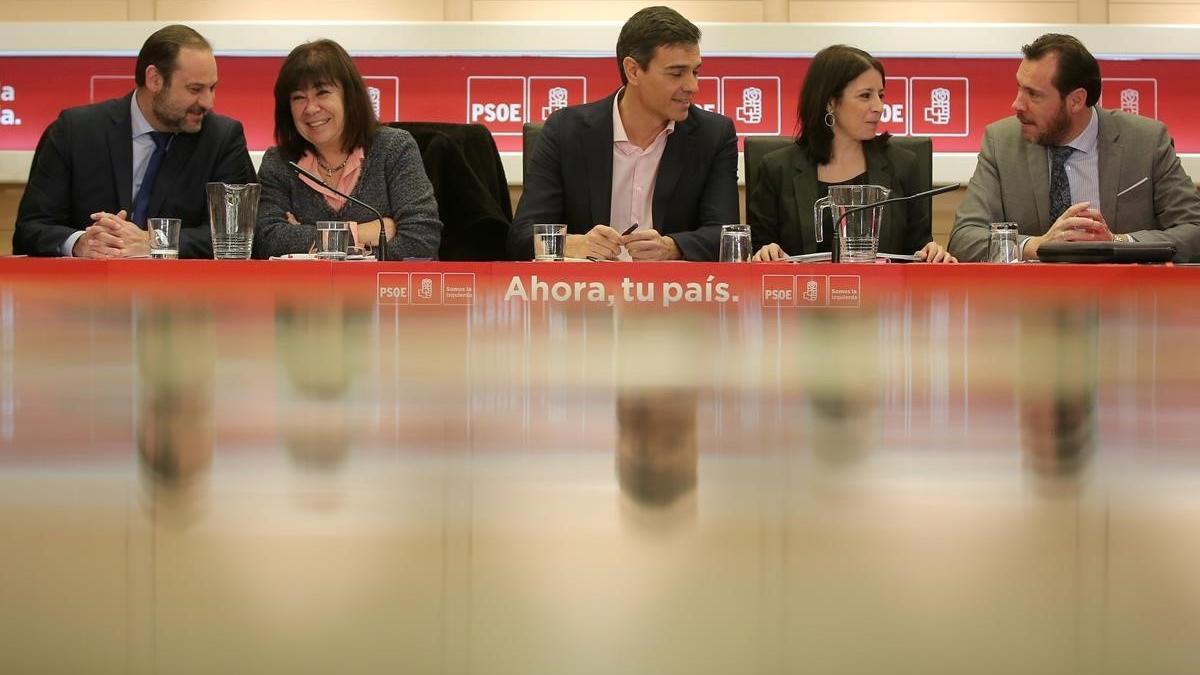Pedro Sánchez encabeza la reunión permanente del PSOE205115045