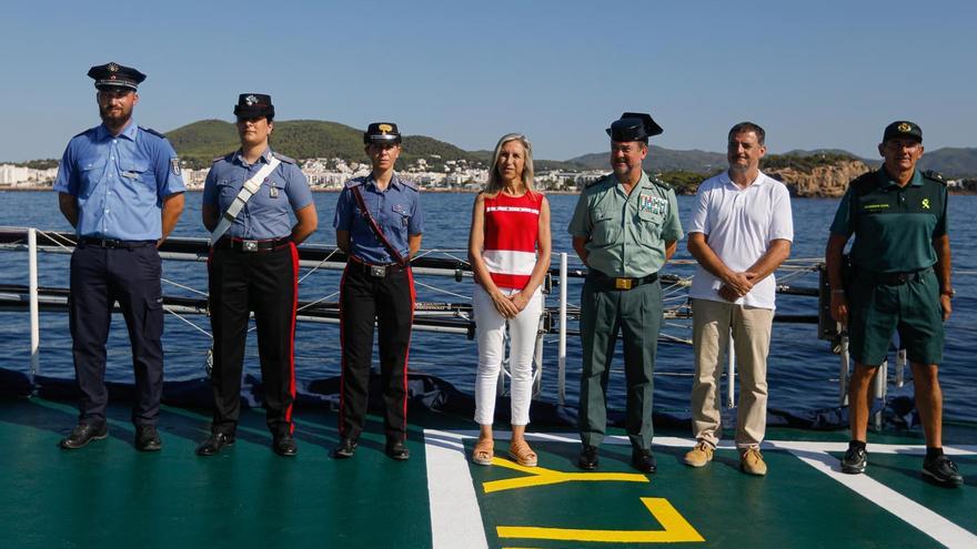 Seguridad en Ibiza: Presentación marinera de las patrullas policiales mixtas de Santa Eulària