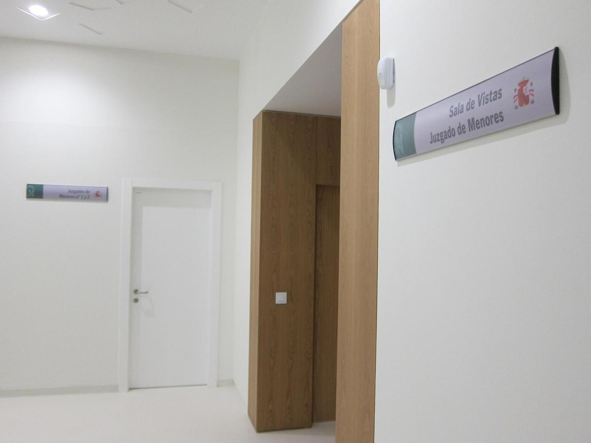 Sala de vistas de un juzgado de menores.