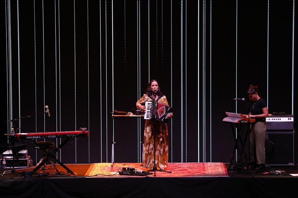 No te pierdas las mejores imágenes del concierto de Julieta Venegas en La Mar de Músicas