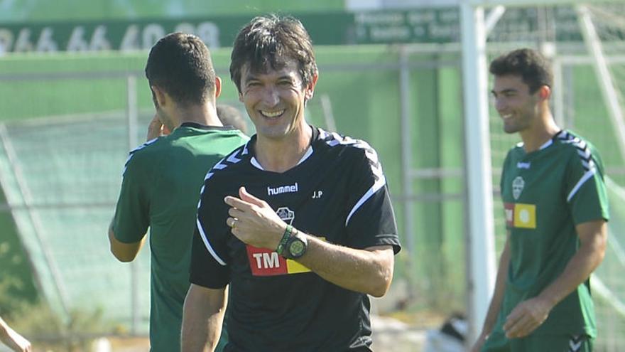 Pacheta, durante el entrenamiento de este viernes en el campo anexo