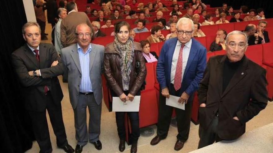 Participantes en la mesa redonda que celebró ayer el Museo.  // R.V.