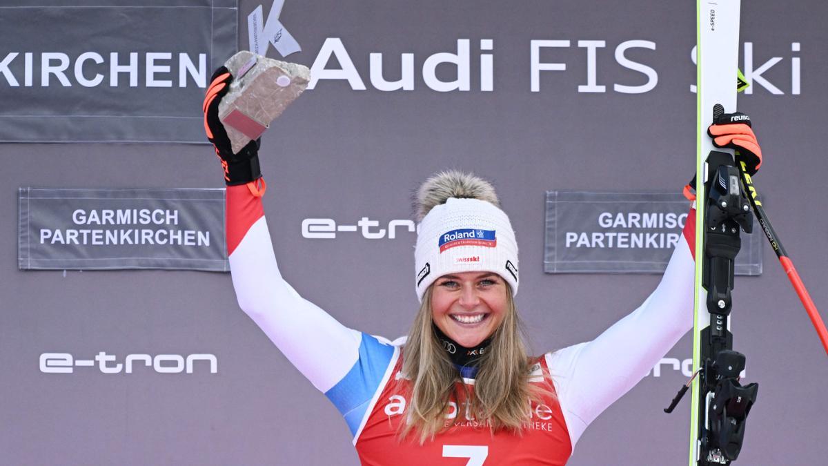 Corinne Suter gana el descenso de Garmisch