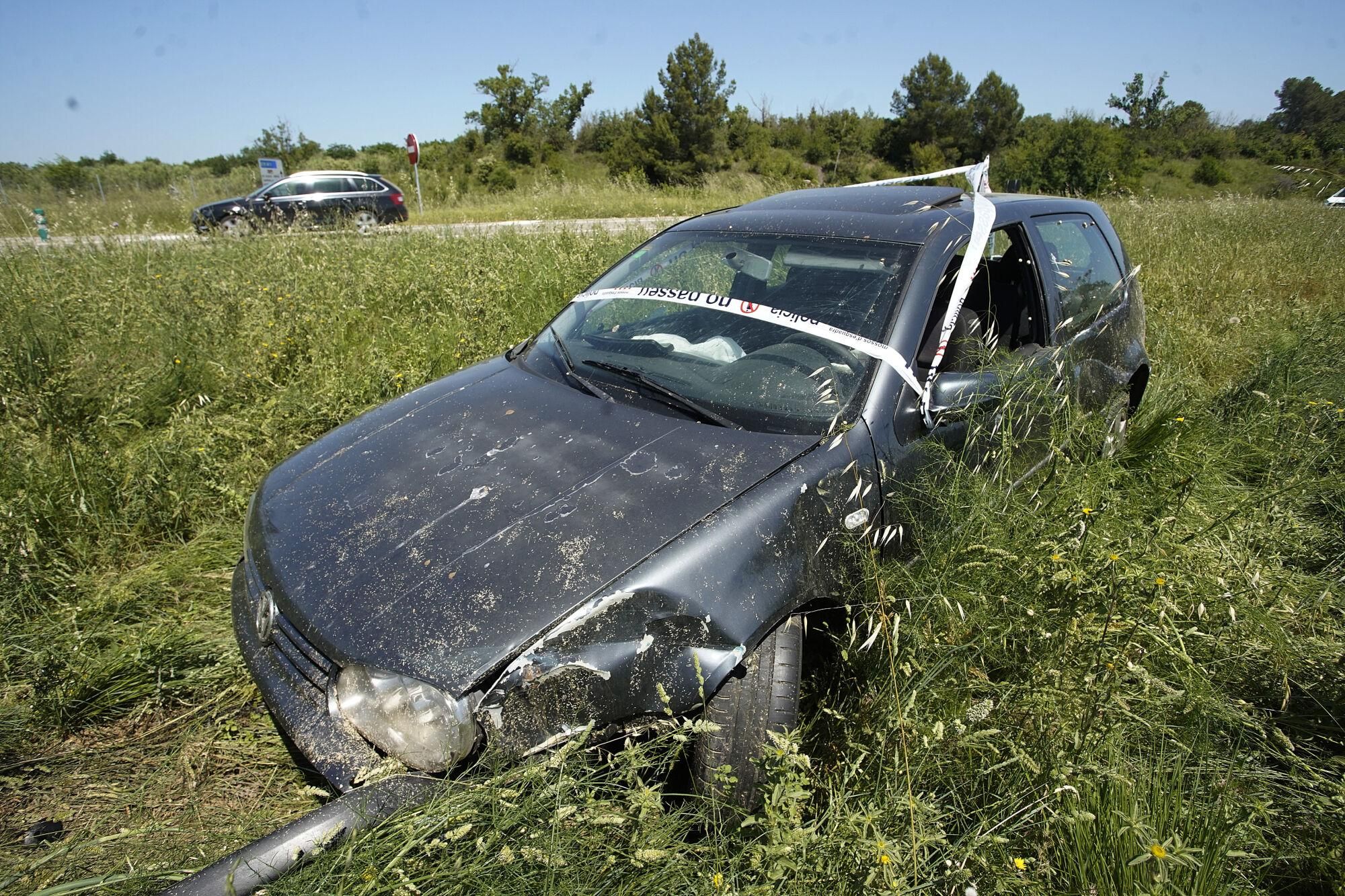 Persecució policial d'un conductor begut que se salta un control a Pontós i que s'accidenta a Medinyà