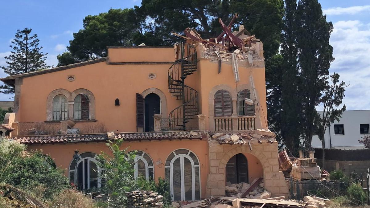 ARCA denuncia un derribo "irregular" y "peligroso" en Cas Coronel mientras avanza la destrucción de la villa