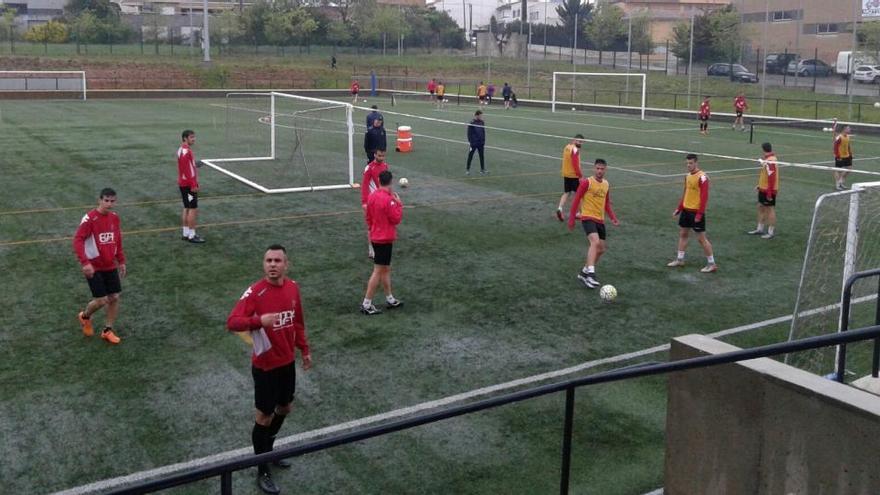 El Girona s&#039;entrena sota la pluja a Vilablareix