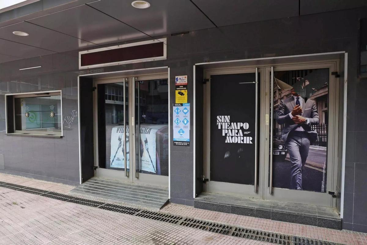 Las salas, en estado de abandono, esta mañana