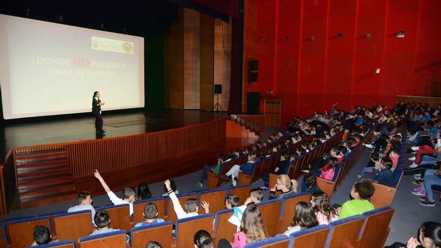 Consejos a escolares sobre el uso de petardos