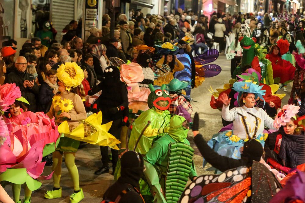 El Carnaval llena Benidorm de disfraces