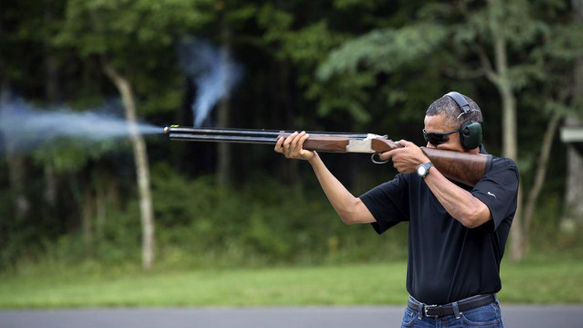 Barack Obama hace prácticas de tiro en Camp David.