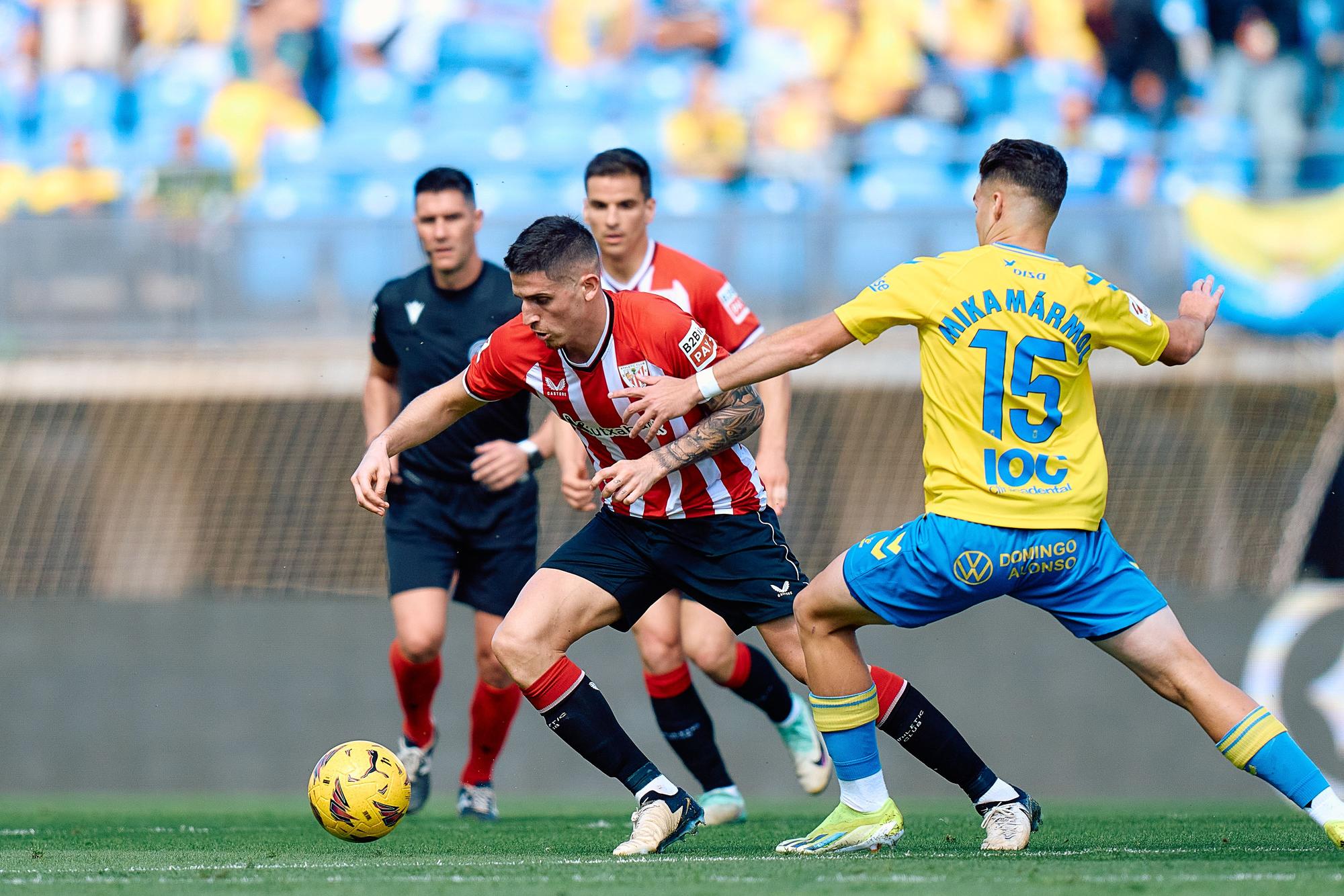 Gorka Guruzeta of Athletic Club in action competes for the ball with Mika Marmol of Las Palmas during the Spanish league, La Liga EA Sports, football match played between UD Las Palmas and Athletic Club at Estadio Gran Canaria on March 10, 2024, in Las Palmas de Gran Canaria, Spain. AFP7 10/03/2024 ONLY FOR USE IN SPAIN / Gabriel Jimenez / AFP7 / Europa Press;2024;SOCCER;Sport;ZSOCCER;ZSPORT;UD Las Palmas v Athletic Club - La Liga EA Sports;