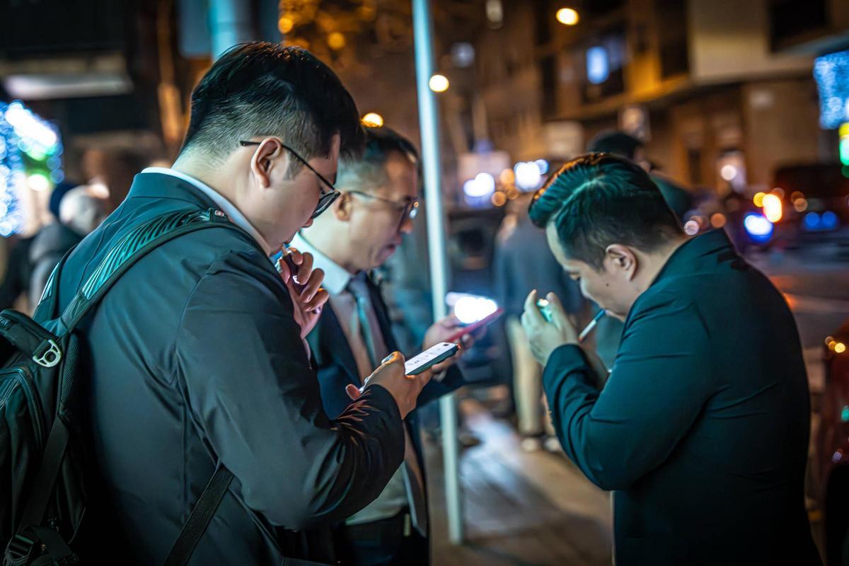 Los congresistas del Mobile toman la noche de Barcelona