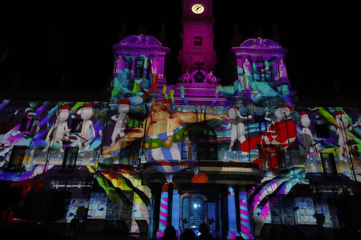 València estrena un "mapping" en la fachada del Ayuntamiento
