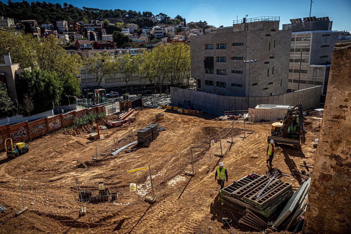 Construcción de la zona verde prevista en la calle de Anna Piferrer