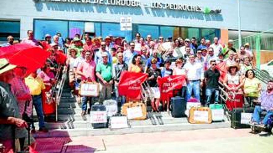 Alcaldes y ciudadanos exigen a Renfe que paren más trenes en la estación