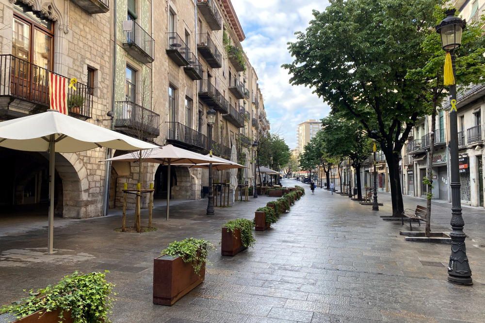 La Rambla buida, avui dia de Sant Jordi