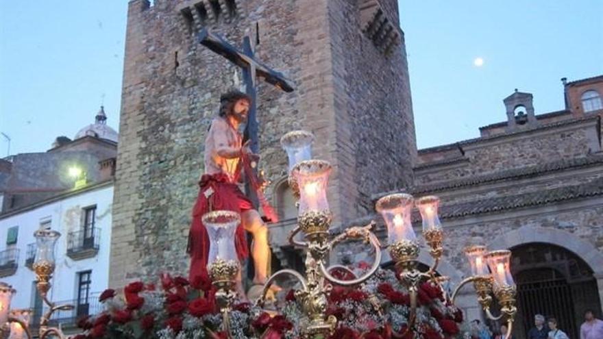 El Cristo de la Victoria y La Virgen del Buen Fin protagonizan las procesiones del Sábado Santo en Cáceres