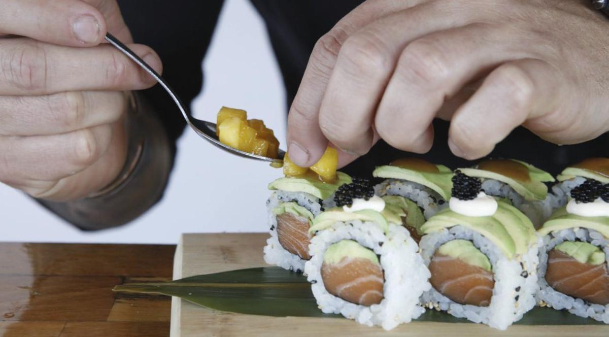 Liebevoll verziert: die Sushi-Rollen.  | FOTO: NELE BENDGENS