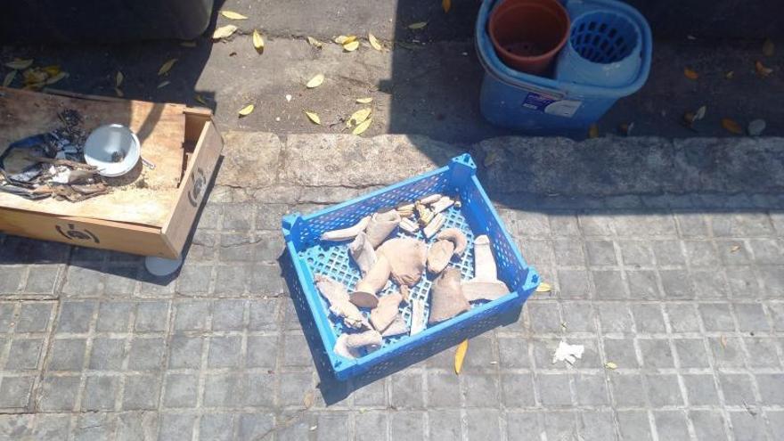 Restos arqueológicos en la basura: El vecino que encontró la caja con material púnico se la entregará esta semana al Consell de Mallorca