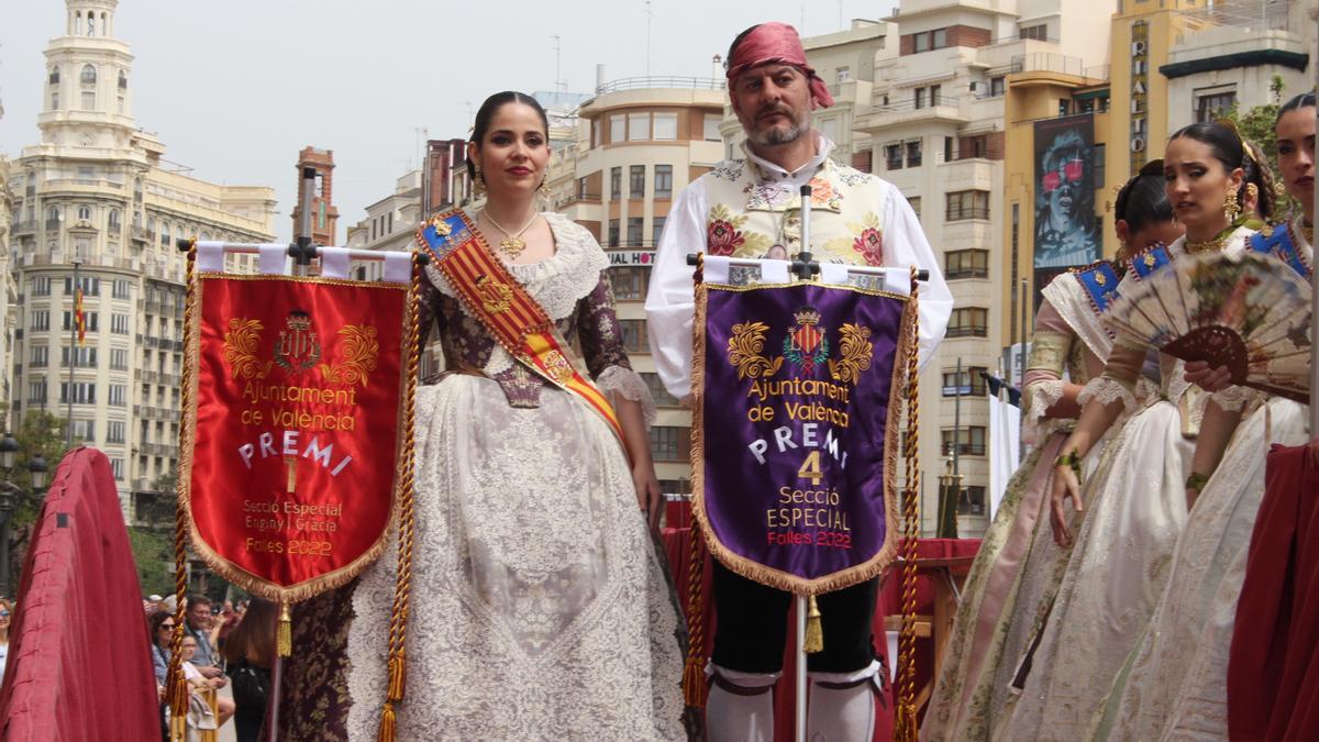 Estandartes oficiales en la entrega celebrada el pasado mes de mayo.