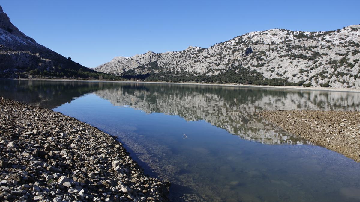 Der Stausee Cúber Ende Januar 2023.