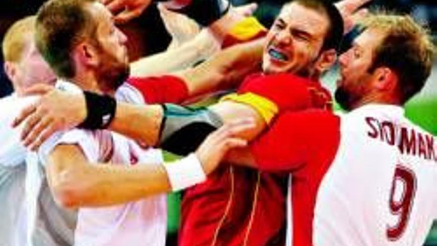 España reacciona al final