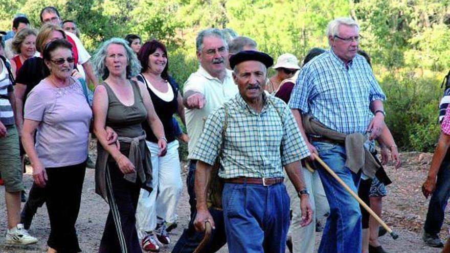 Los participantes en la marcha inician el recorrido en Alcañices.