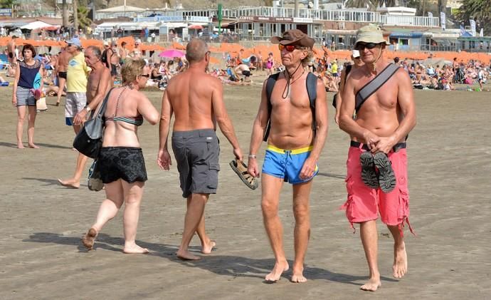 CALOR TURISTAS PLAYA DEL INGLÉS