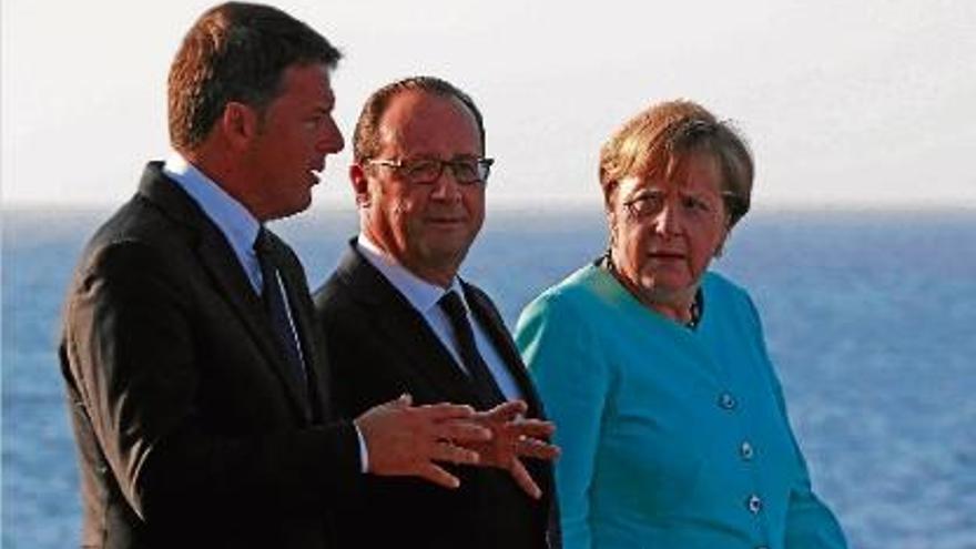 Els tres representants europeus van oferir una roda de premsa conjunta després de la reunió.
