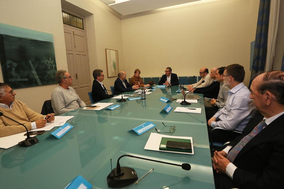 Un momento de la reunión de la mesa técnica del agua en la Diputación de Alicante.