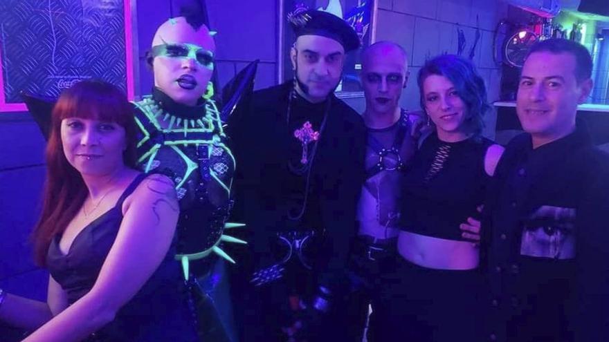 Un grupo de seguidores de esta subcultura en una Gothic Virus Party en la antigua discoteca Tunnel