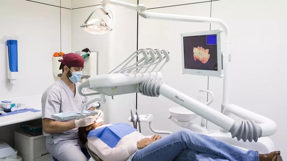 Dos milions de catalans es beneficiaran de la llei de salut bucodental Dos milions de catalans es beneficiaran de la llei de salut bucodental