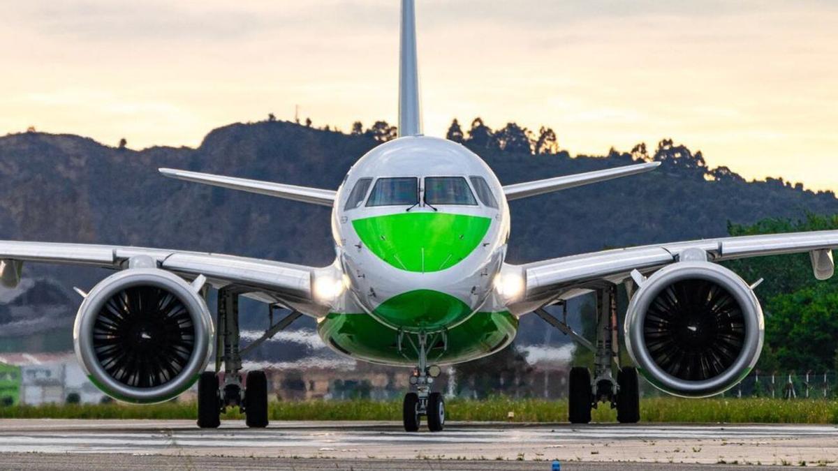 Avión Embraer Modelo E195E2 de Binter Canarias.