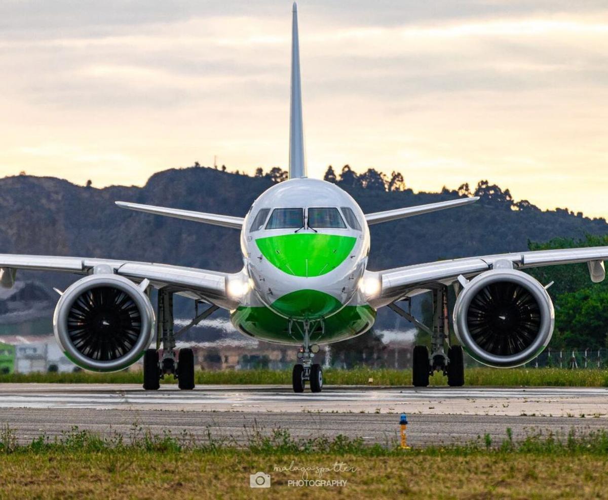 Avión Embraer Modelo E195E2 de Binter Canarias.