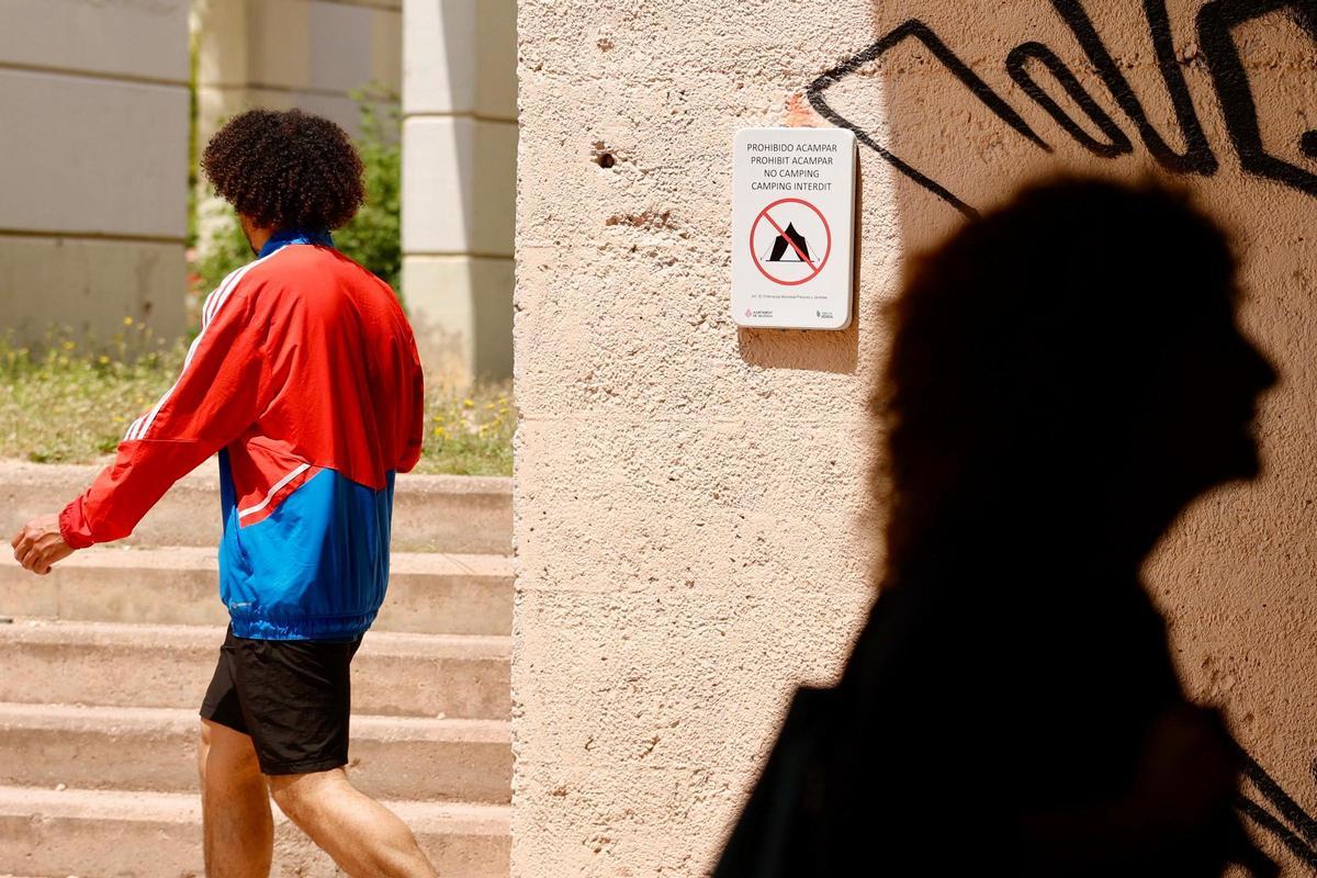Placas colocadas por el Ayuntamiento de València en el cauce del Turia