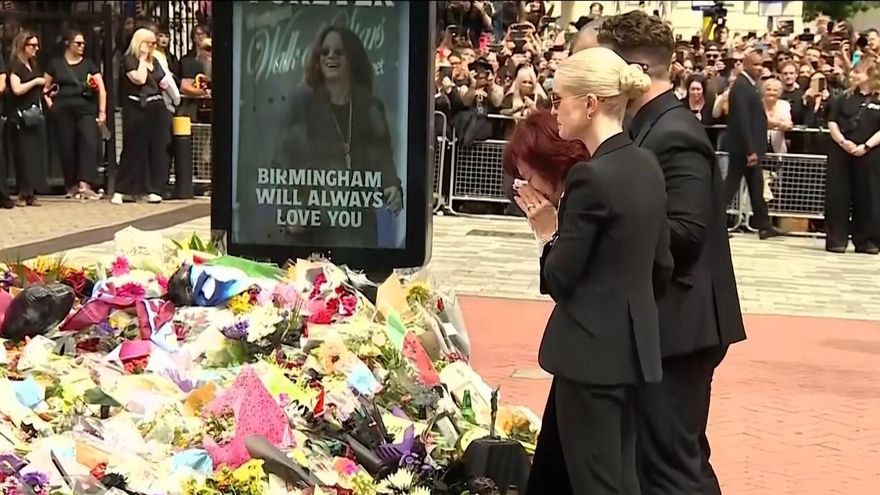 La conmovedora llegada de la viuda de Ozzy Osbourne al homenaje del legendario cantante en Birmingham