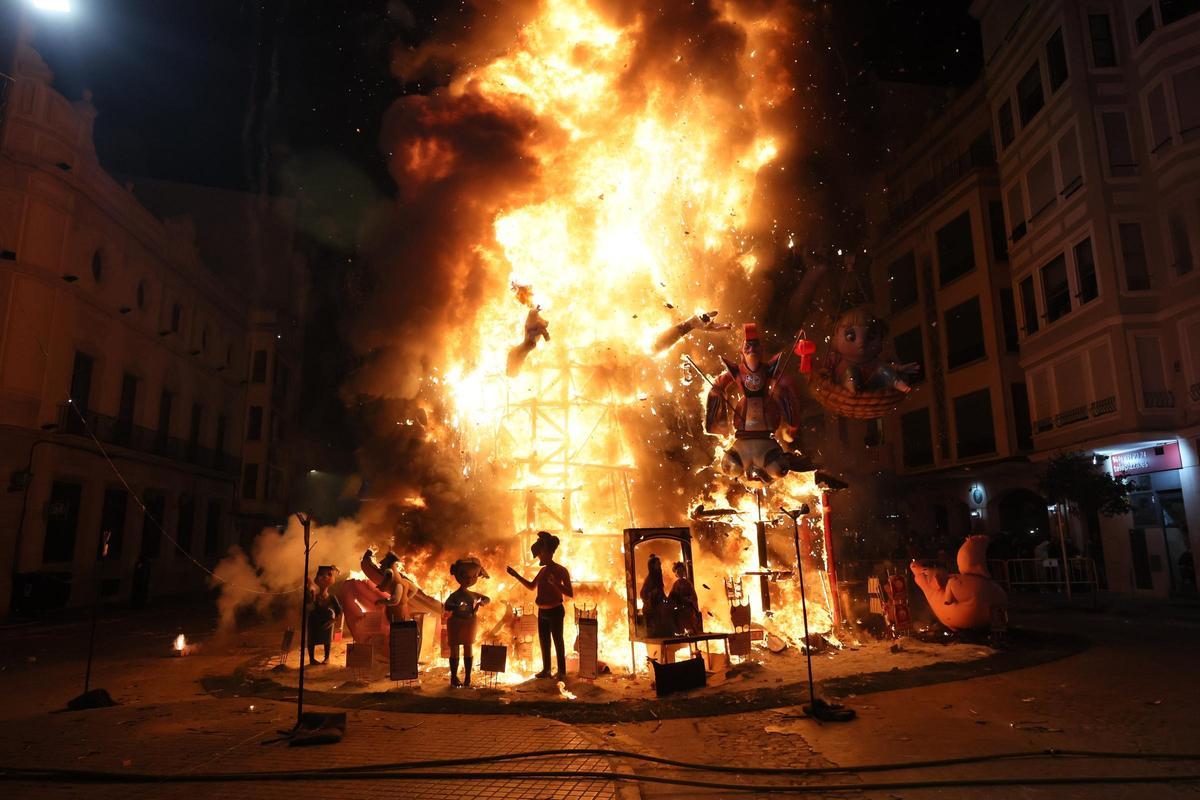 Emotiva Cremà de las Fallas de Burriana 2026