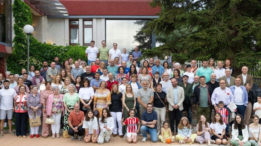 La Peñona Mattuso de Sevares celebra una cena de fin de curso | LNE