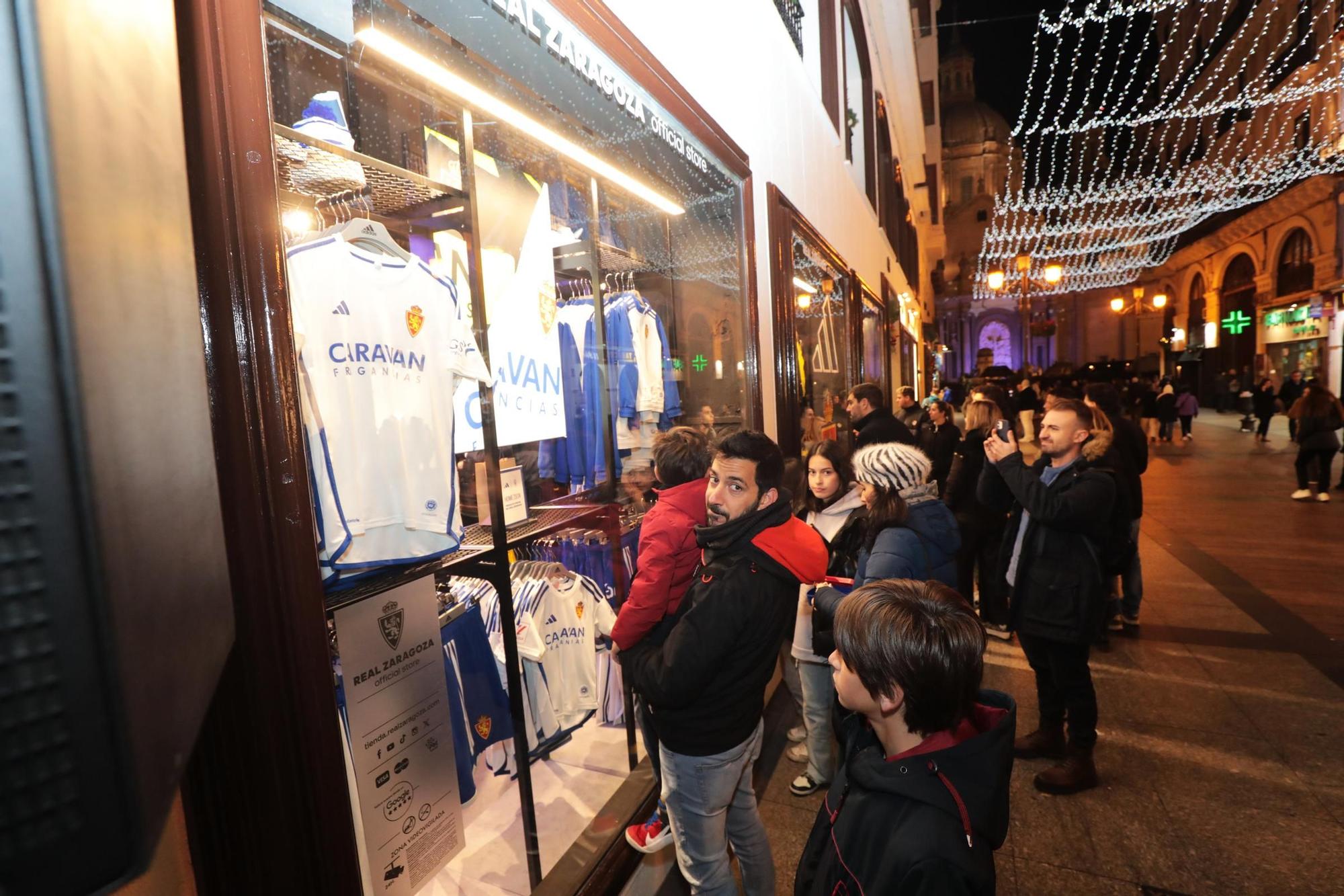 En imágenes | Así es la nueva tienda del Real Zaragoza en la calle Alfonso