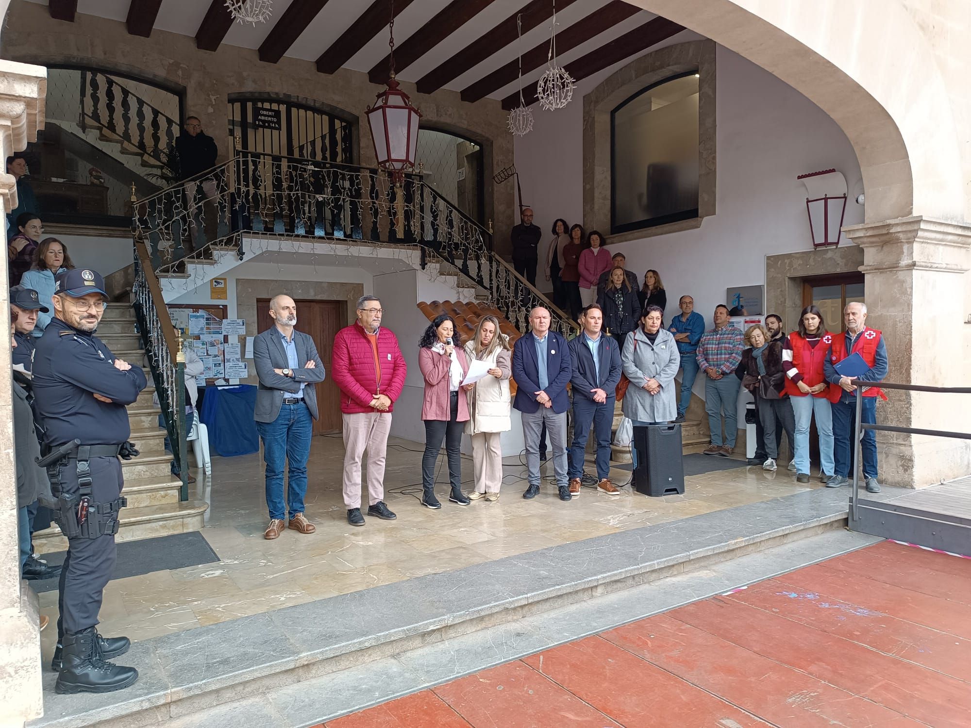 Lectura del manifiesto en el ayuntamiento de Sóller.
