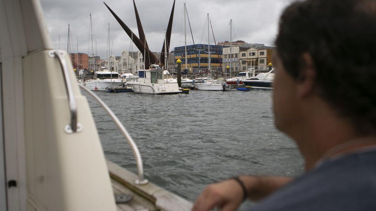 Los primeros pasajeros del barco que realizó paseos por la ría este verano.