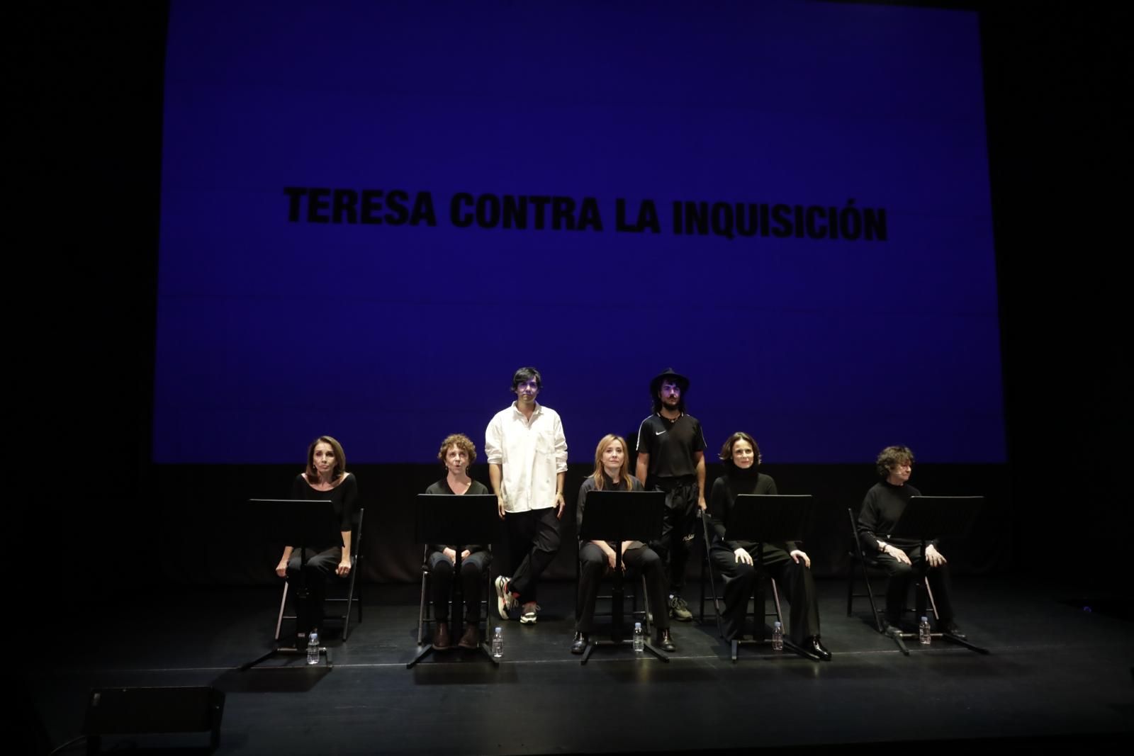 Un acto de apoyo a Bezerra que tuvo lugar hace unos días en Madrid, con actrices como Ana Belén, Nathalie Poza y Aitana Sánchez-Gijón leyendo el texto &quot;censurado&quot; del dramaturgo, que aparece al fondo a la dcha.