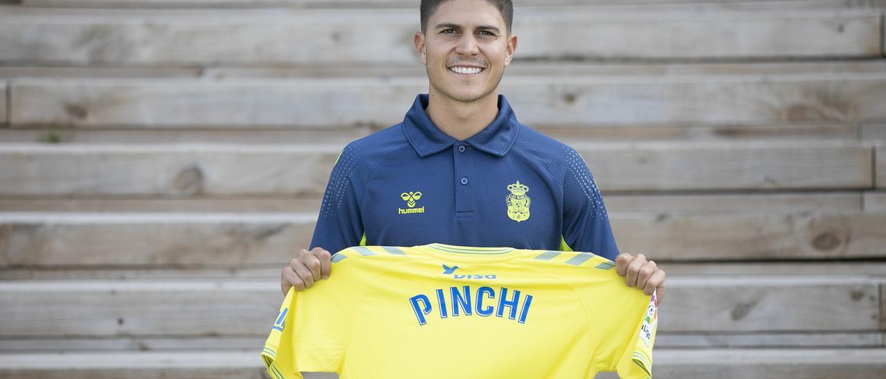 Óscar Pinchi, con la camiseta de la UD.