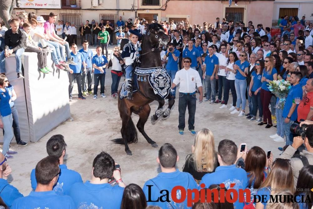 Día uno de mayo, entrada de caballos al Hoyo