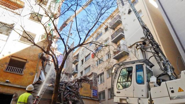 Trabajos de derribo en el barrio de Ca n'Anglada.