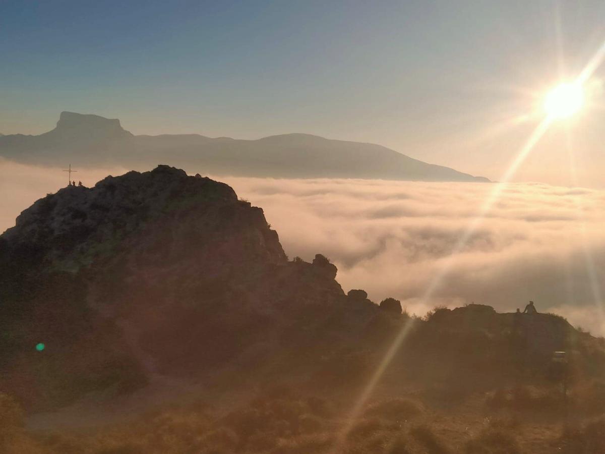 Niebla sobre Elda y Petrer en una imagen captada esta mañana en el monte Bolón.